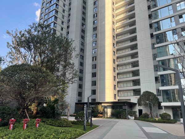 昆明盘龙火车北站俊发俊尚峰押一付一,无中介,近同德