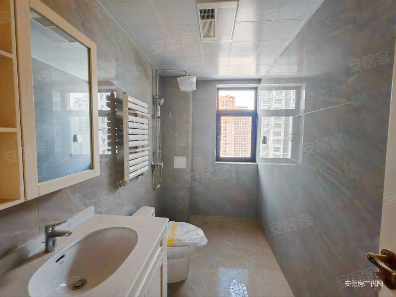 长城嘉峪苑一期3室2厅2卫124.31㎡南北150万