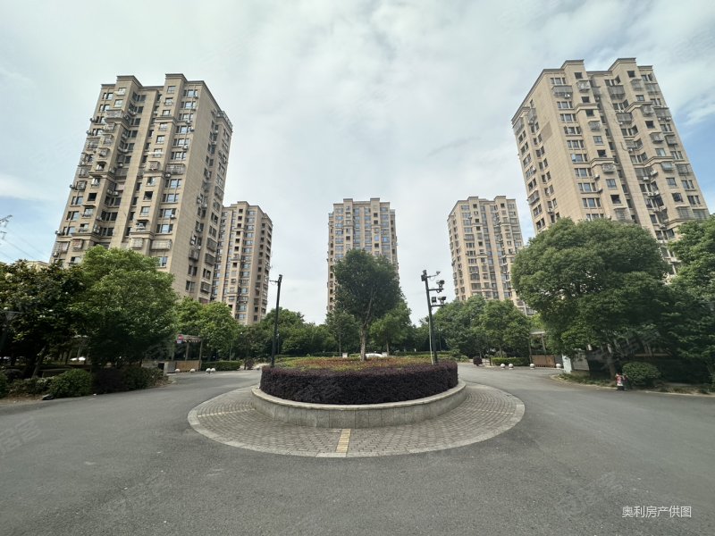 新舜宇基地,晶萃公馆,好楼层送车位一个,没有听错,只要63万