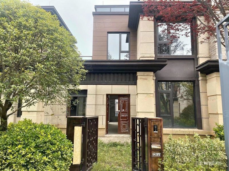 中铁阅山湖d组团(别墅)5室2厅4卫204.86㎡南北450万