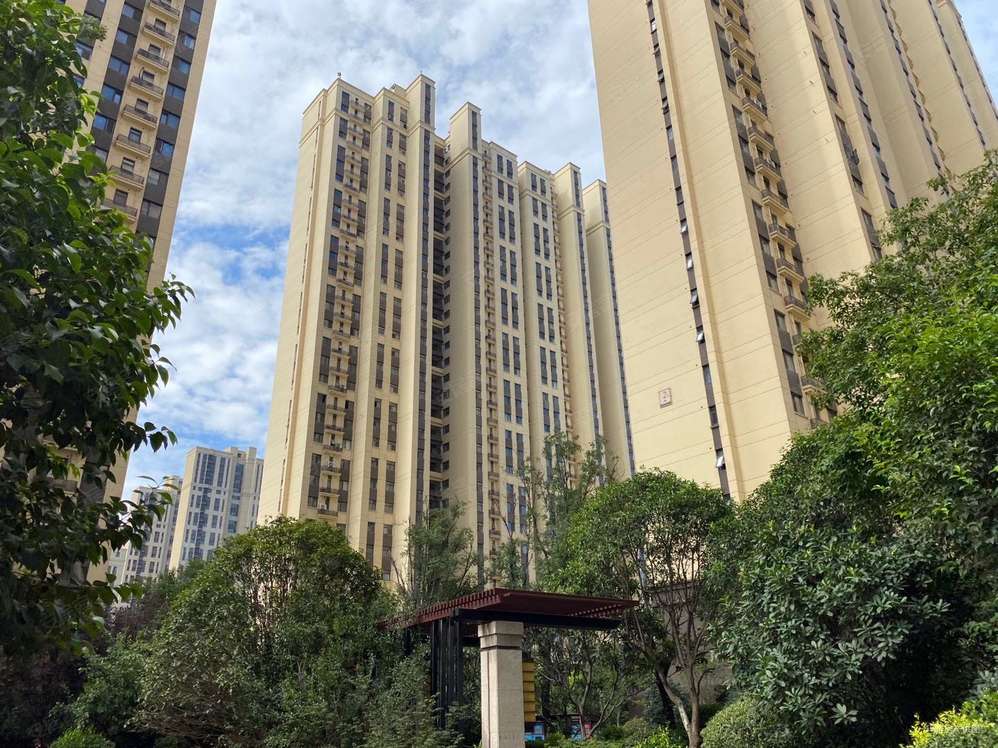 南飞鸿十年城3室2厅1卫93.46㎡南北176万