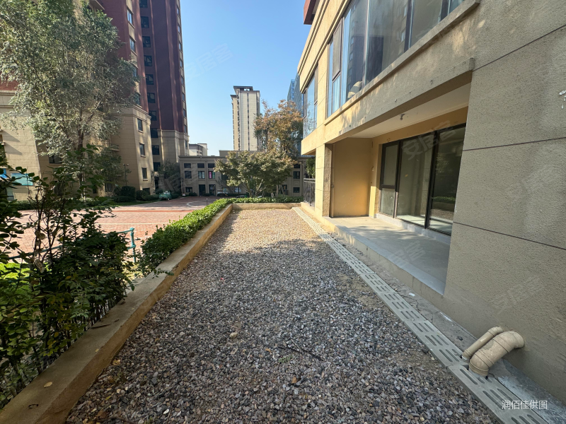 青特小镇e区4室2厅2卫145㎡南北245万