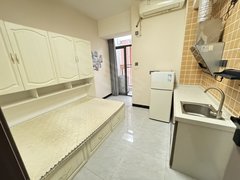 深圳宝安宝安中心区5号线翻身地铁站大单间阳台押一付一民水民电方便停车可养宠物出租房源真实图片