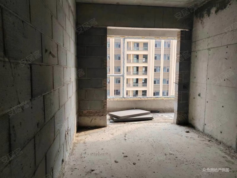 千禧御苑180平大平层赠车位储藏室149万