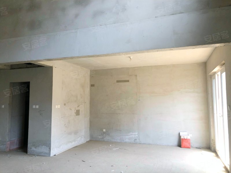 中海城屿墅 180平3室3卫上叠拼带露台 400w