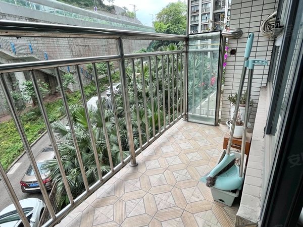 重庆江北大石坝东海岸小区门口 清爽舒适两室 带书房 双卫 品牌家电