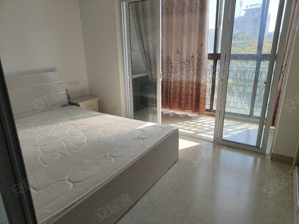 衢州龙游龙游城区万兴阳光水岸(西区)阳光水岸精装单身公寓,边套采光