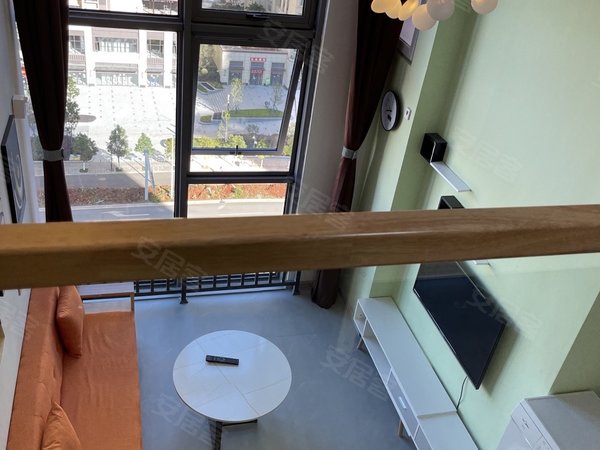 地铁一号线 吾悦广场loft公寓拎包入住 全新装修