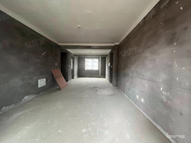公园里三期电梯洋房,小区中间位置,飞机户型三室两厅两卫