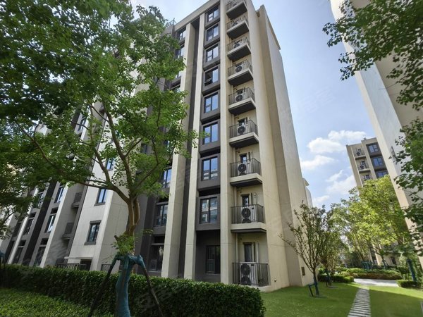 苏州太仓娄东融创悦园娄江新城次新房精装全配软装3房2厅2卫3200出租