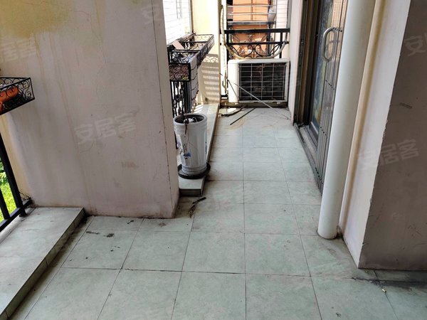 深圳龙岗横岗卓越城市中心花园门口14号线四联站,卓越城市中心花园