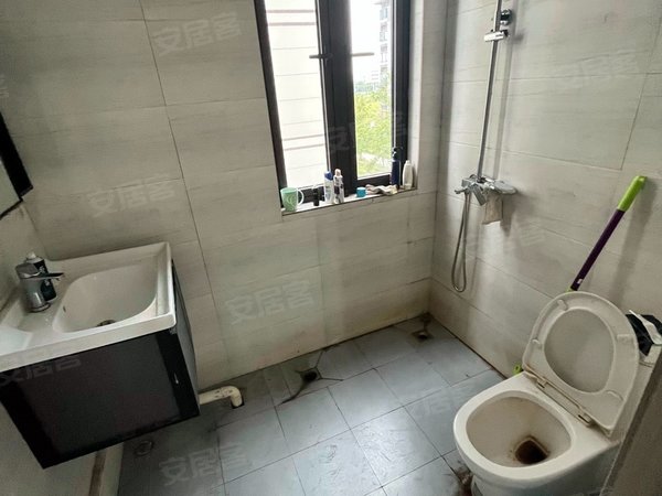 宁波慈溪宗汉街道爱琴海国际广场天铂佳苑 便宜2室 品质洋房小区 环境