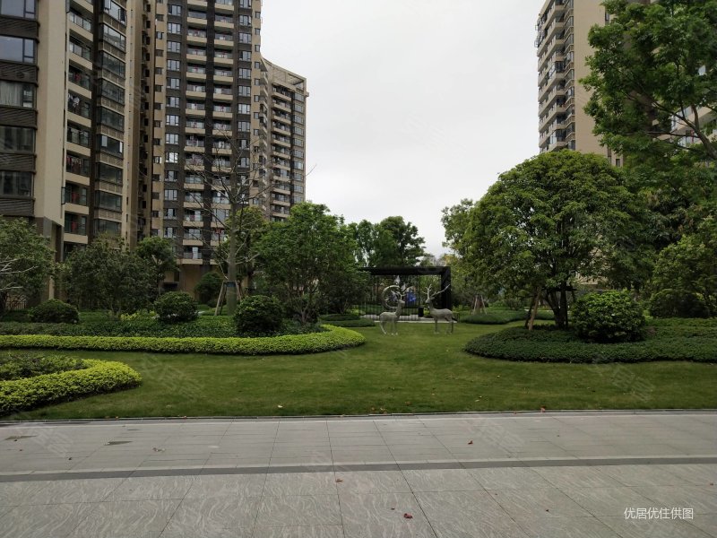 龙光玖誉城悦城商住楼