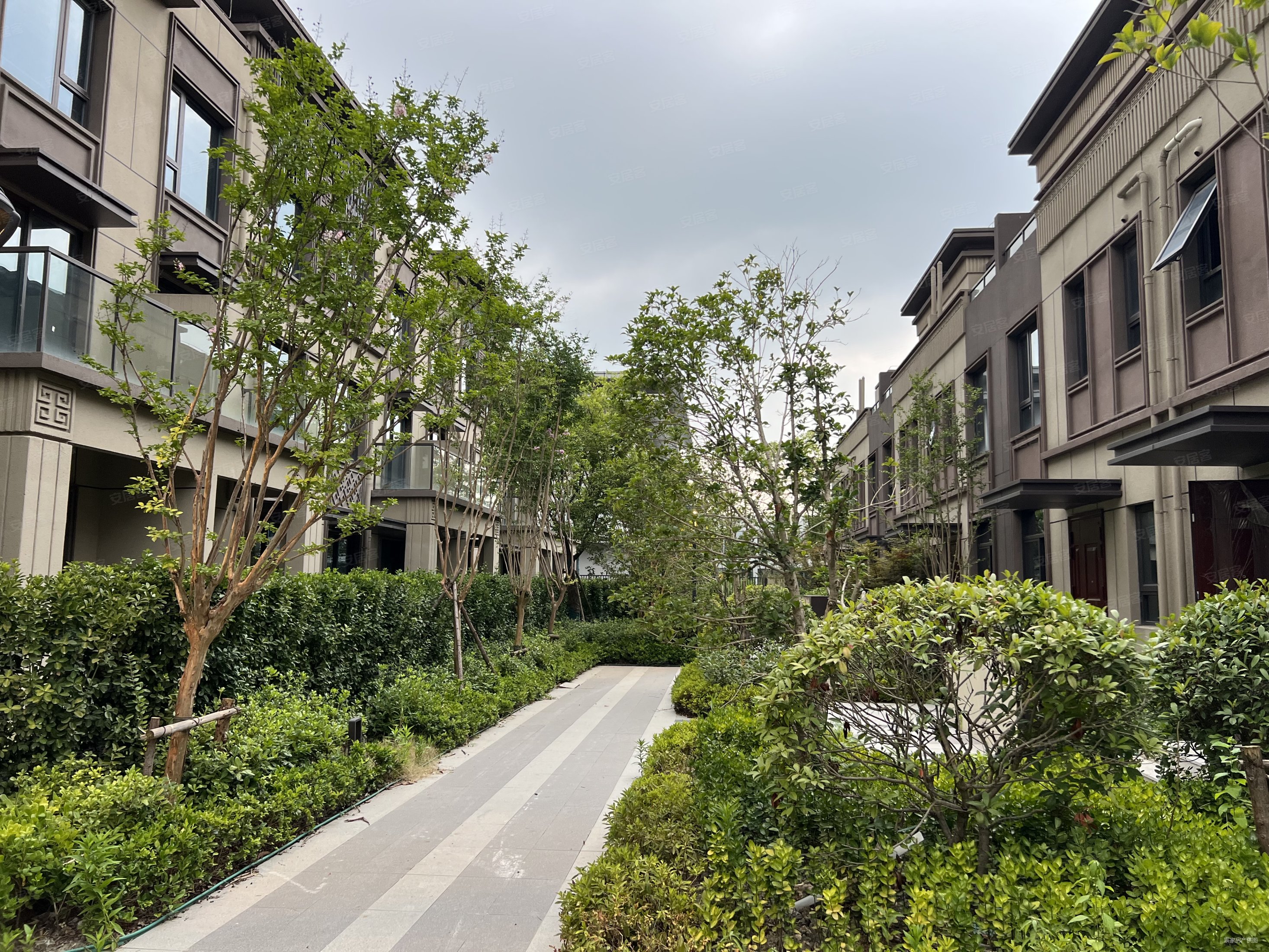 余姚漫悦湾(四期别墅)4室2厅3卫127.38㎡南北165万