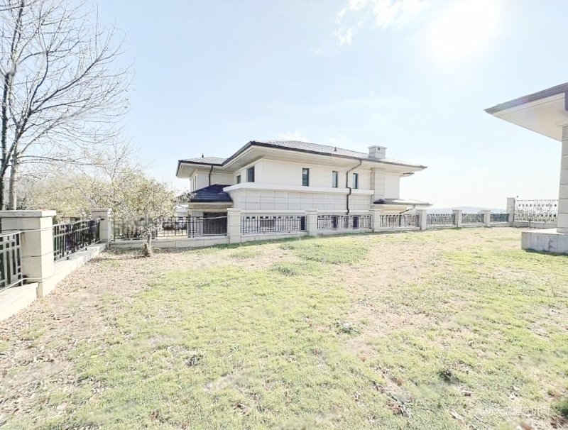 浮烟山风景区内 三面环山 独栋别墅 客厅挑空地上 四面环院,浮烟山