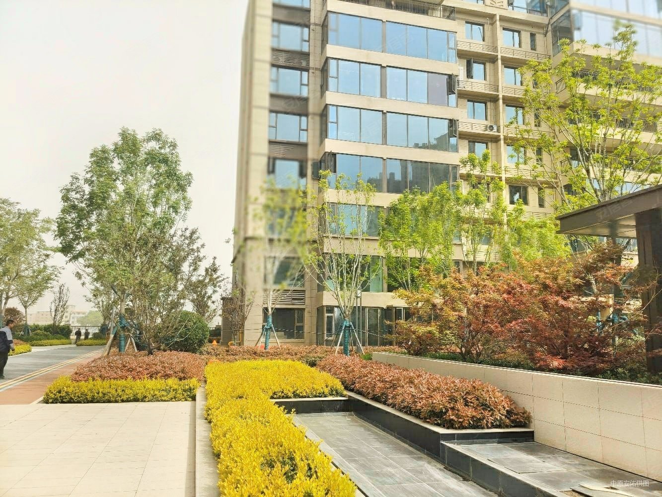 双湖大道地铁口碧桂园双湖城大门口一楼电梯口可住做生意