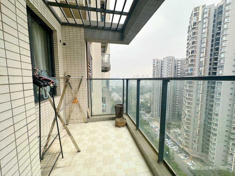 翡翠城四期 精装套三 正带阳台 业主诚心出售,华润翡翠城4期二手房