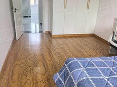 哈尔滨道里中央大街买卖街工厂街市医院，索菲亚教堂，哈一中学校，南北通透。出租房源真实图片