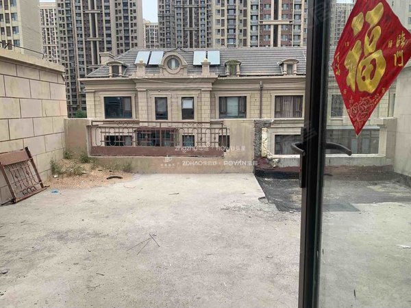 华山珑城沿湖别墅出租,自带车库,可居住可办公,长租价格可谈.