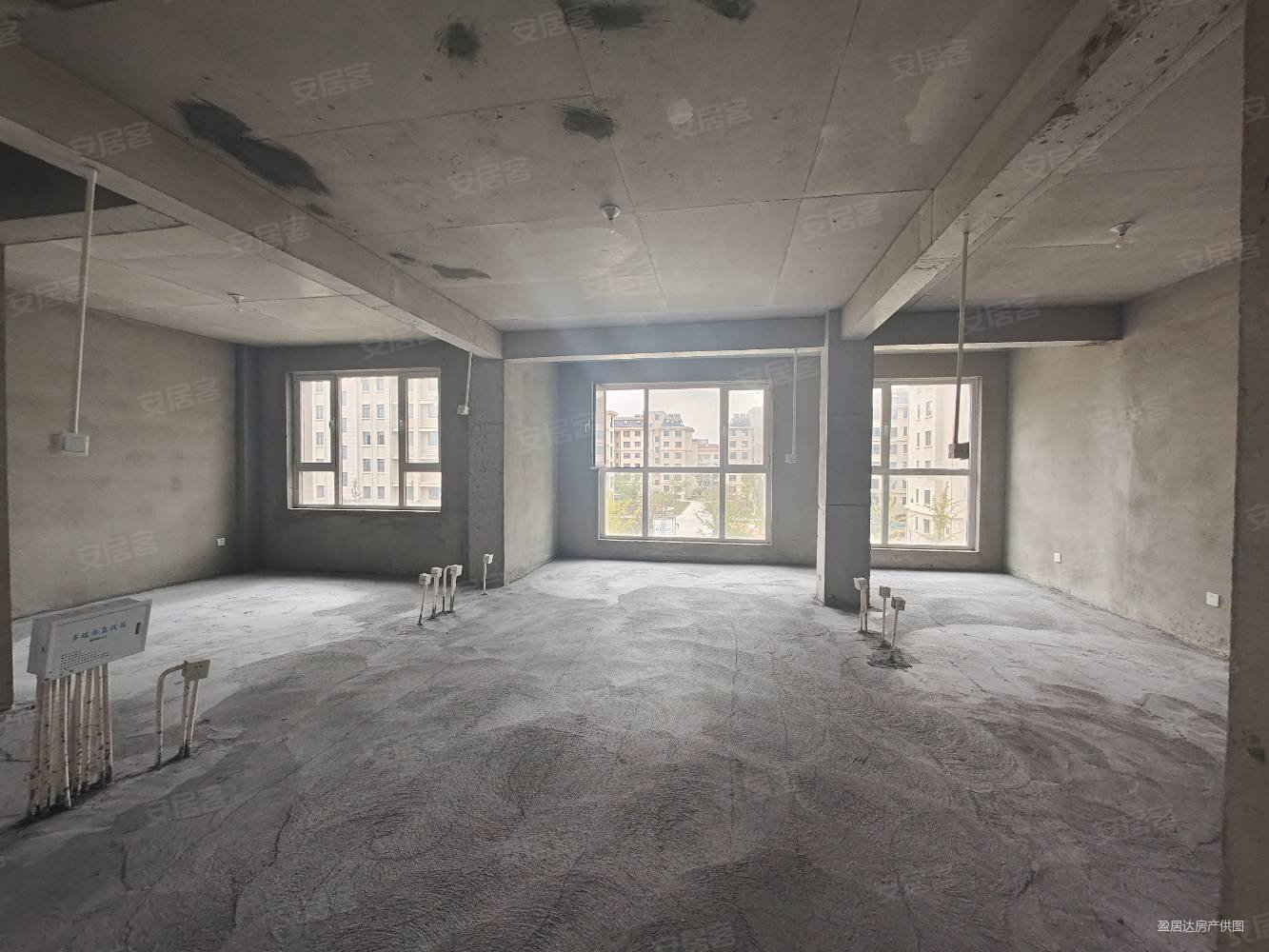 海泰庄园(三期)3室2厅2卫111㎡南58万