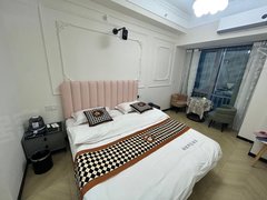 西安灞桥世博园经典法式风格，温馨一室一厅，家具全配，拎包入住出租房源真实图片