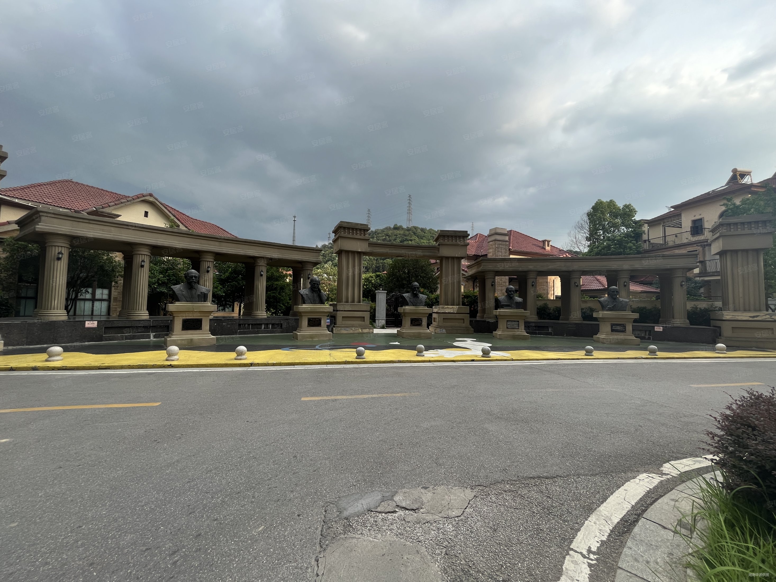 九龙领仕汇(别墅)5室2厅3卫229.38㎡南北400万