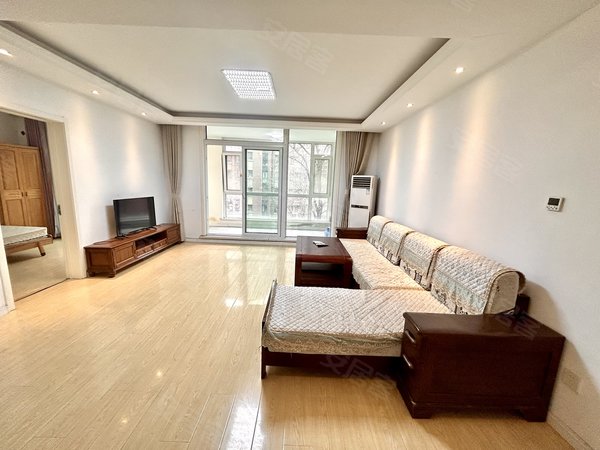 青岛城阳白云山公园青特小镇a区青特小镇a区 4室2厅2卫