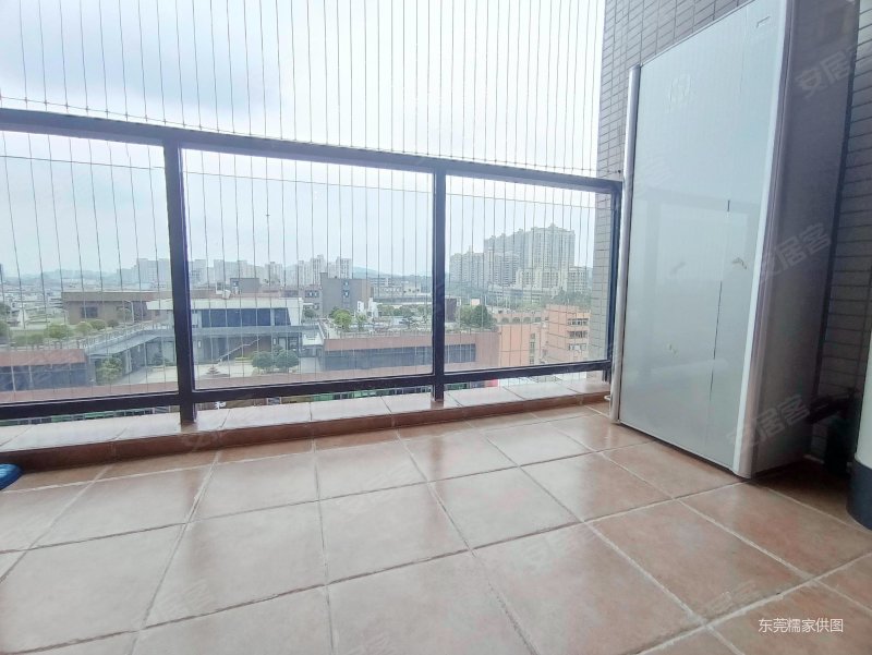 中惠卡丽兰3室2厅2卫81.69㎡南206万