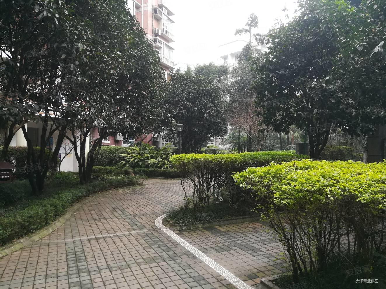 皇冠东和花园3室3厅2卫137㎡南北139万