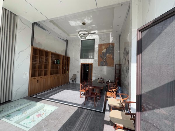 南宁良庆五象大道紫金城北区(商住楼)大别墅出租!豪华家具家电齐全,有露台有花园,可自住可商用!出租房源真实图片