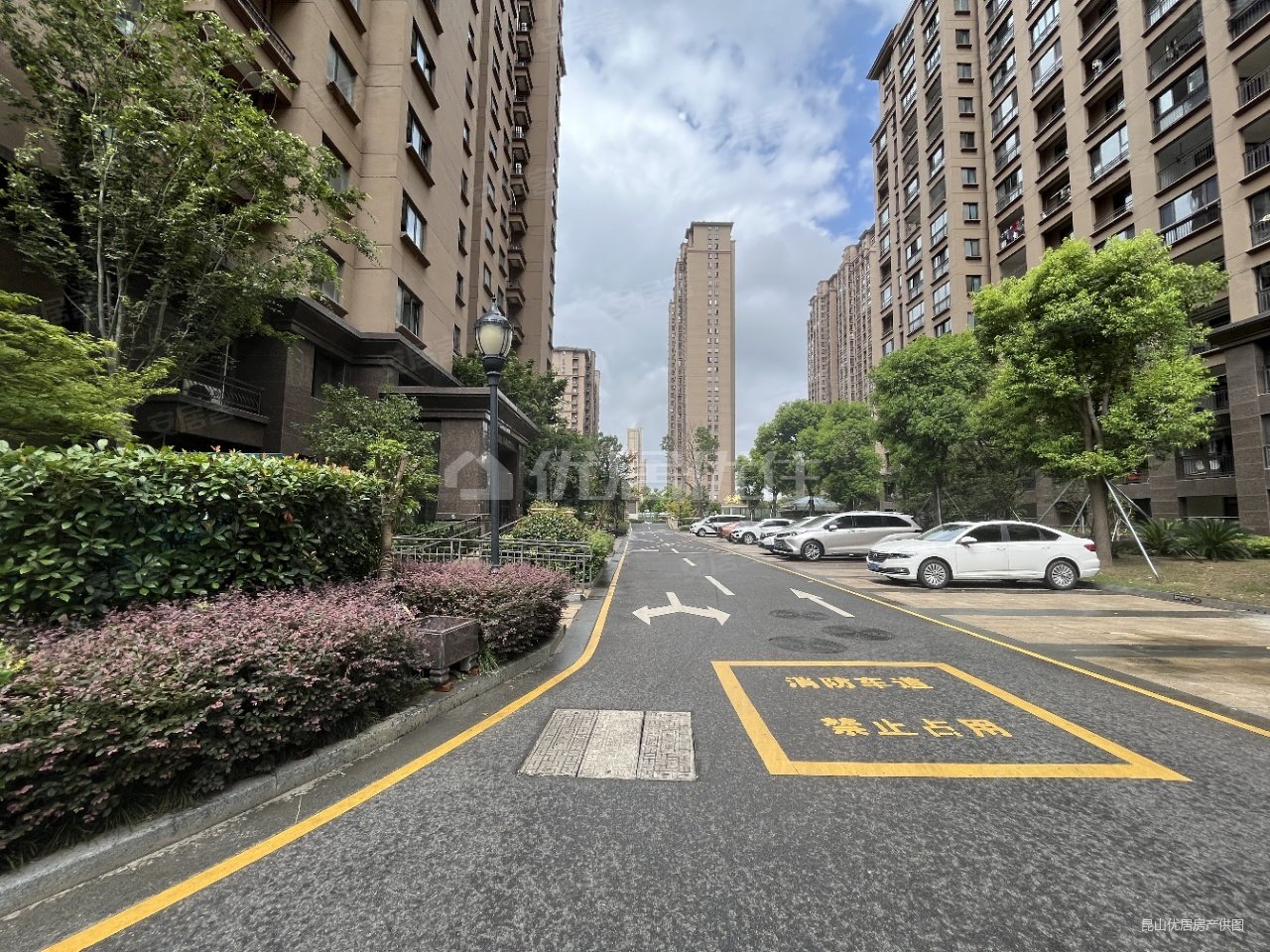 3室 精装 电梯房 南北通透 115平 房东急置换 诚心出售,左岸尚海湾