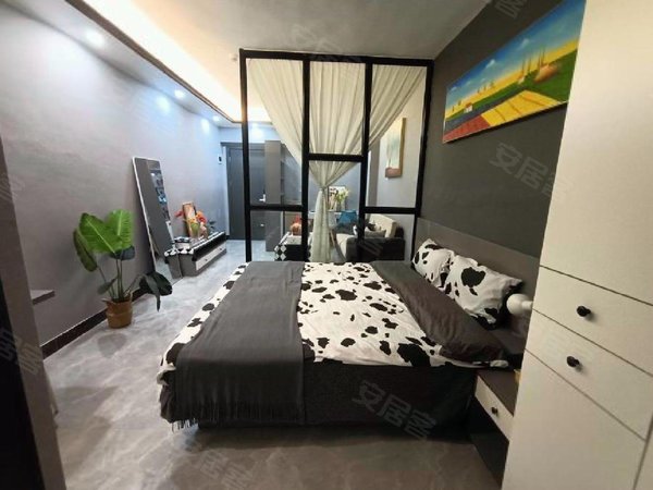 领秀不夜城旁 时代华庭精装一房 现代风装修押一付一包物业宽带