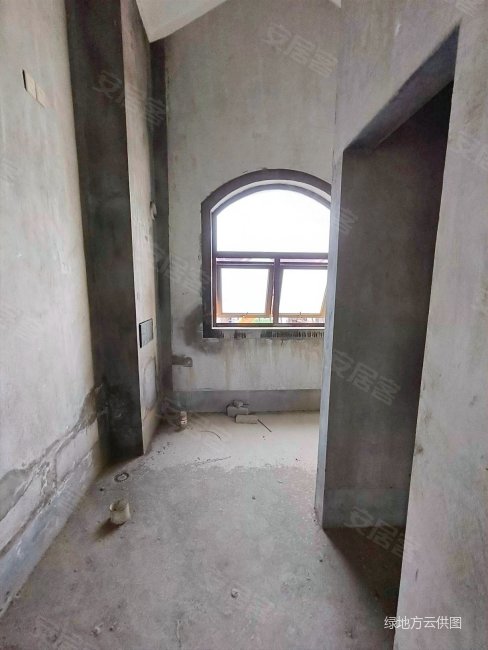 绿地兰宫端户别墅花园大位置好值得考虑的一套别墅