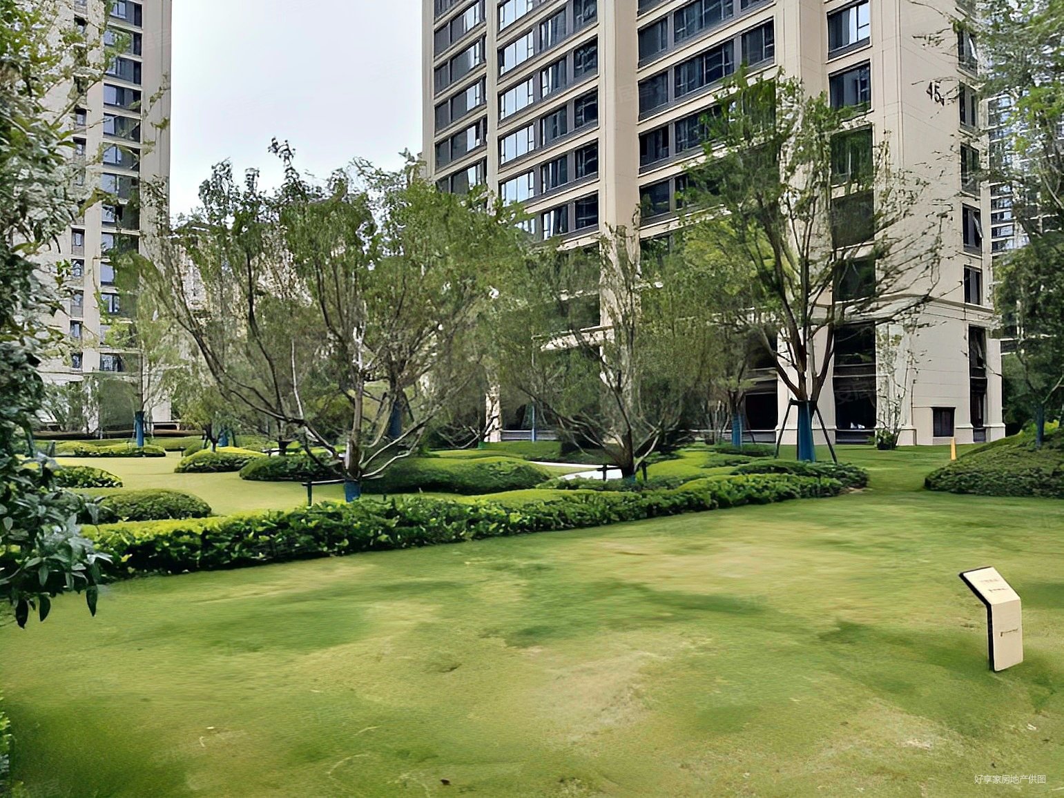 草滩绿城桂语兰庭三室两厅两卫南北房出售