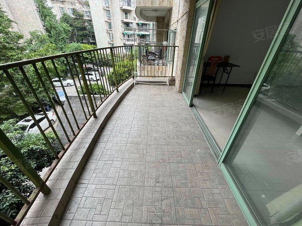 成都高新区中和怡丰花园毕业生立减三百出门就是网红桥 近世纪城会展