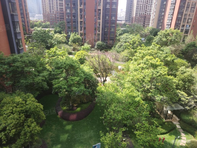 润城5区 商品房 双卫格局 带电梯 次新房 满二