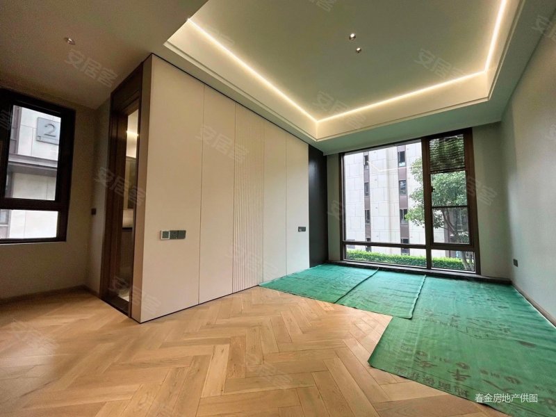 龙湖舜山府(二期大平层)4室2厅4卫265㎡东749万