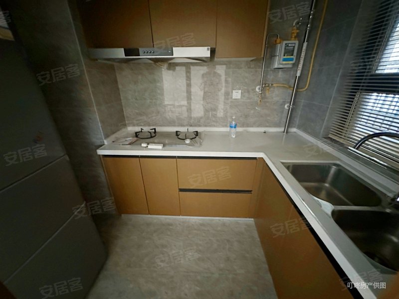 (精装小三房 送家具家电)中间好楼层 星联御象湖