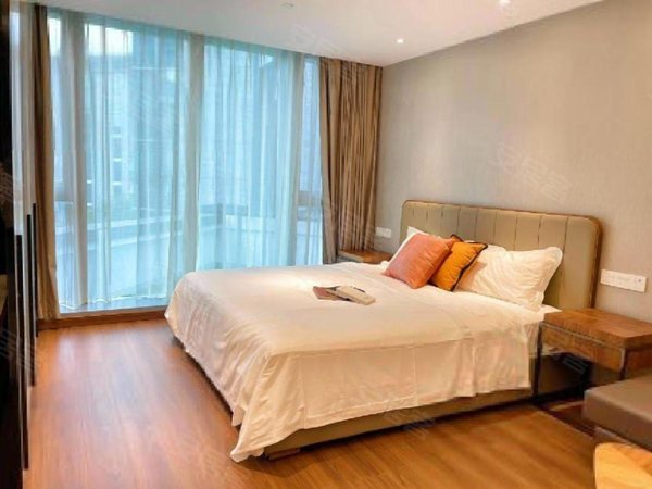 看房随时 多套单身公寓 停车方便  押一付一 精装修豪华单间