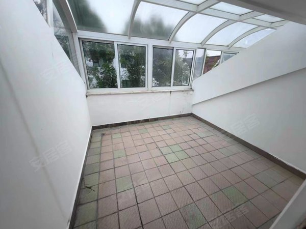 上海松江莘闵百佳花园百佳独栋别墅出租啦,位置安静,离莘庄很近的小区