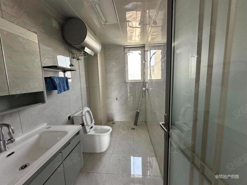 海丽御府电梯好楼层!精装修三室两卫!新小区!