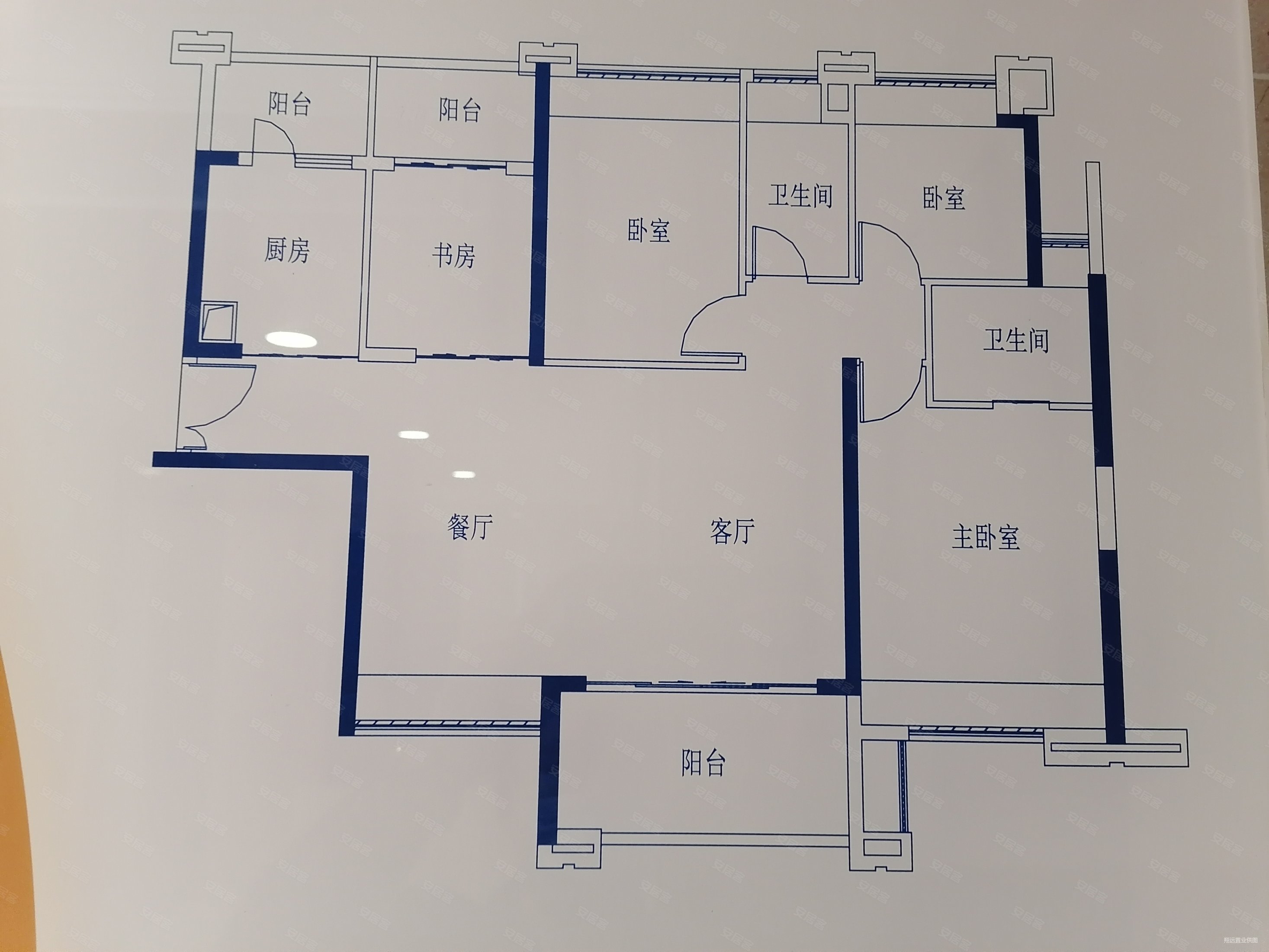 怡翠尊堤4室2厅2卫127.85㎡南北305万