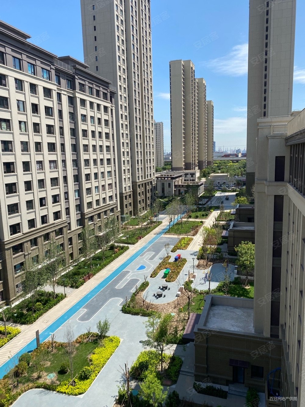 天成华境4室2厅3卫190㎡南北438万