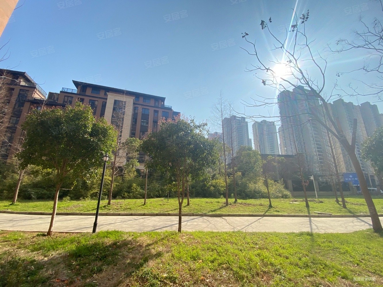 新力金沙湾5室2厅2卫123.24㎡南170万