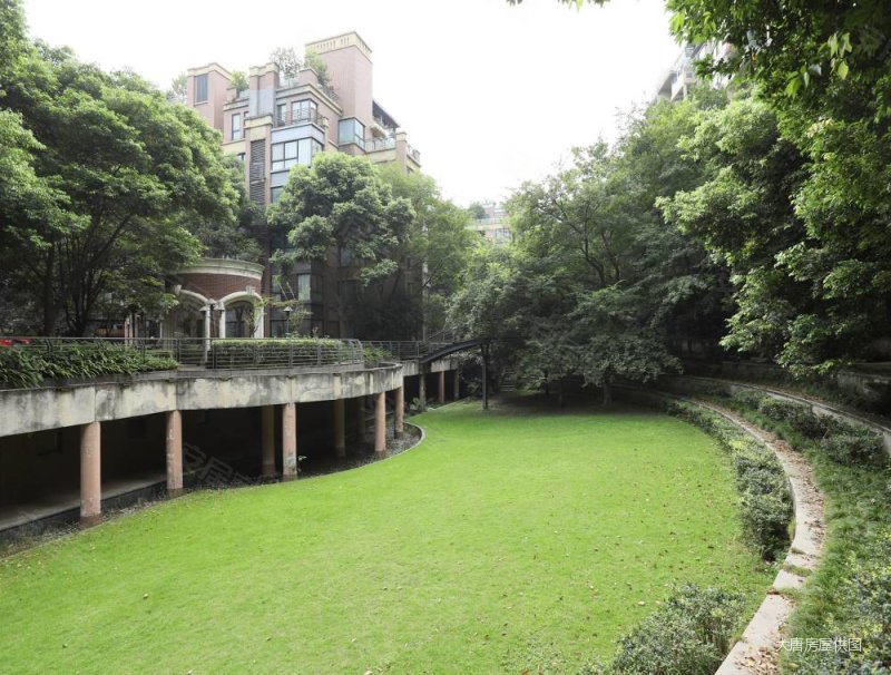 新里派克公馆3室2厅2卫96.8㎡东南129万