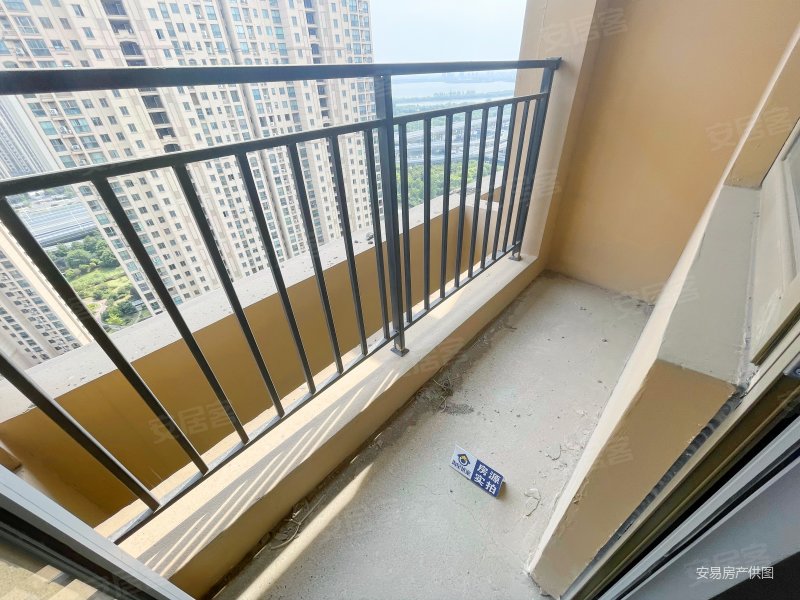 中南御锦城 全新毛坯 南北通透户型 好楼层 小区中间位置