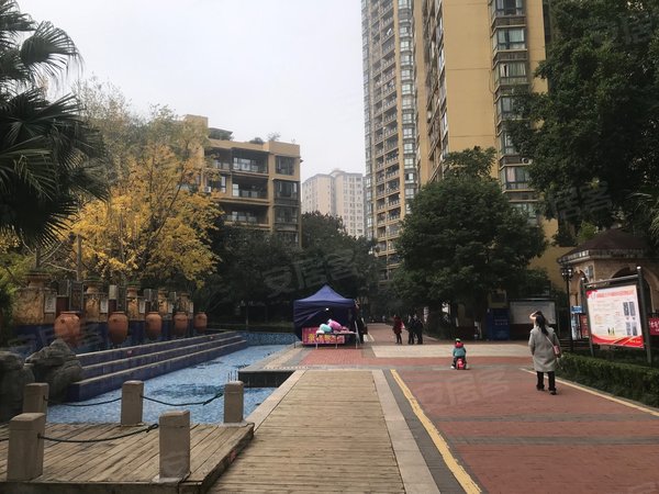 重庆合川合川大学城丽景水岸滨江路上 校园旁边 配套设施一应俱全