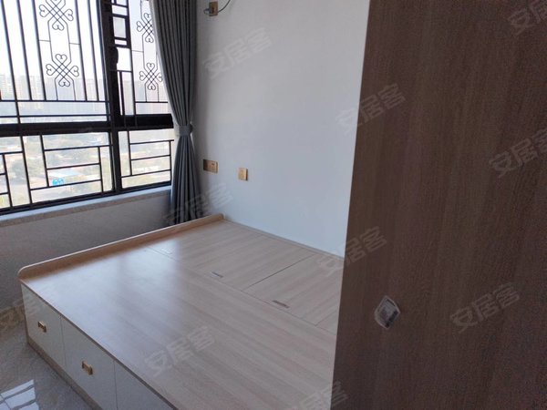 梅州兴宁兴宁商业城荣华大厦荣华大厦电梯三房两厅,带家私家电全新