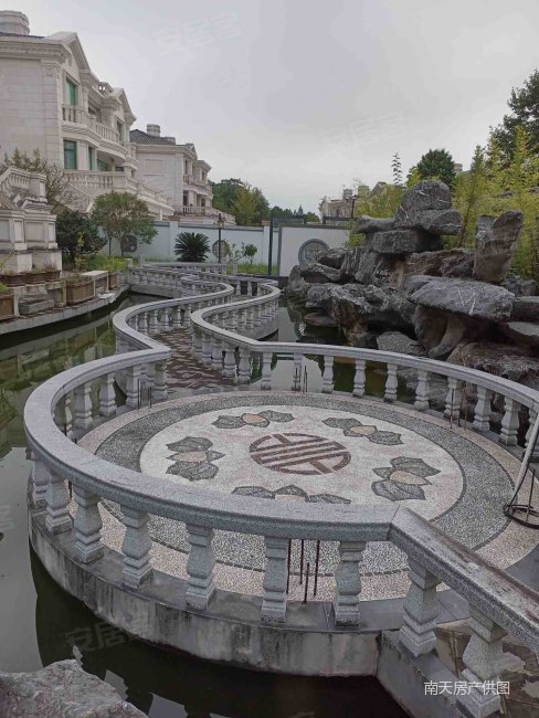 御景湾 独幢别墅 坐北朝南 大花园静待有缘入住