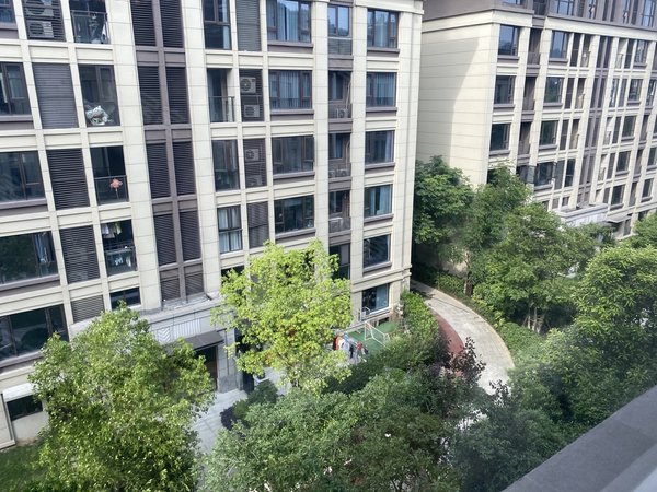 杭州临安临安城区中骏柏景湾(公寓住宅)城东中骏带车位拎包入住出租